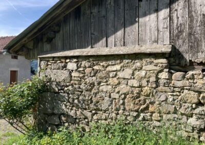 Architecte Le Bivouac en Haute-Savoie. Rénovation d'une grange avec réemploi, économie d'énergie et cuisine atypique.